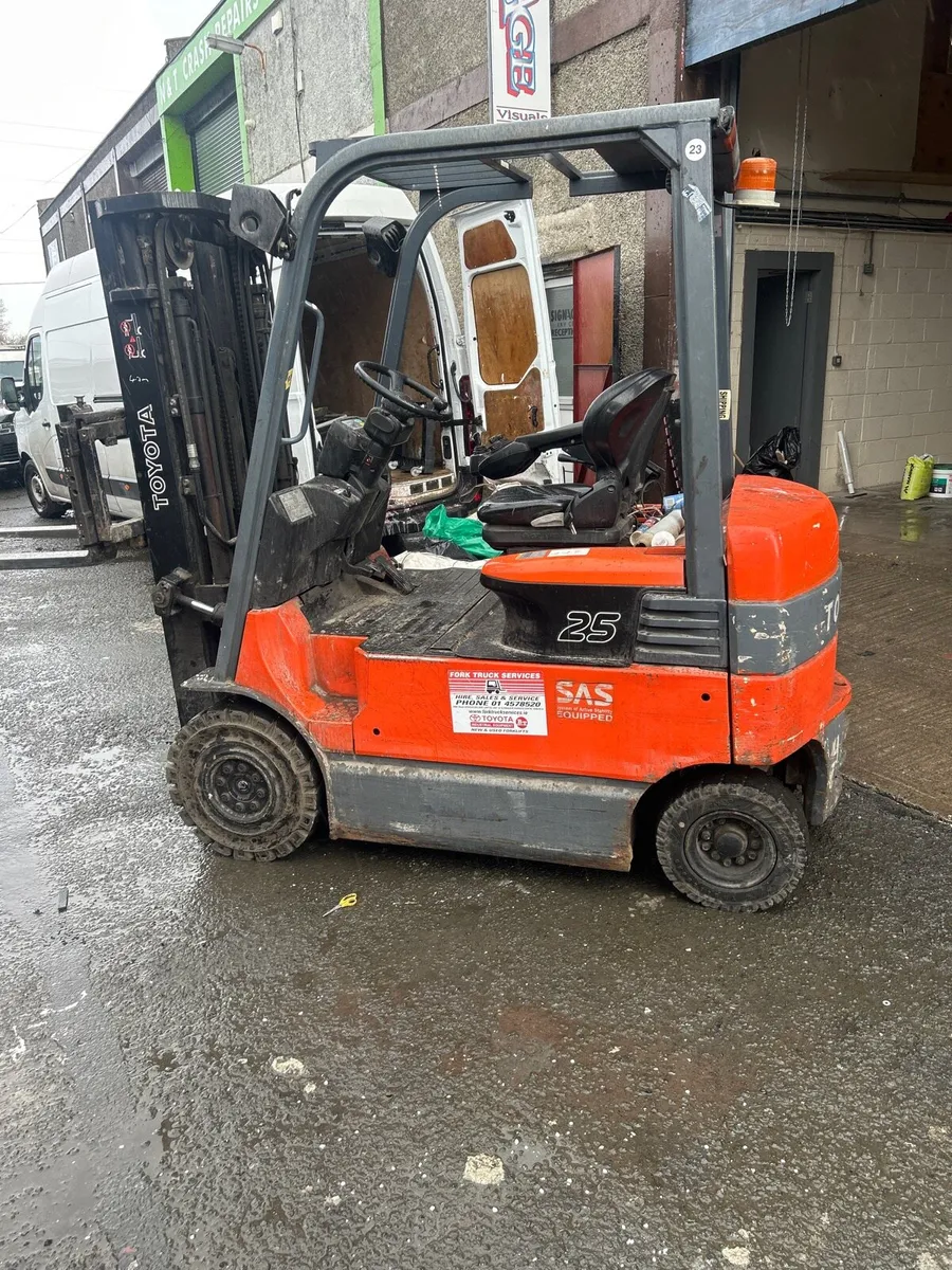 Forklift - Image 2
