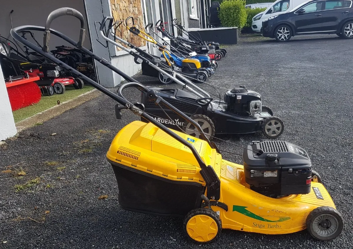 STIGA PUSH PETROL LAWNMOWER - FOR SALE - Image 3