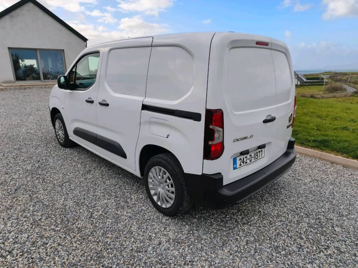 2024 242 Fiat Doblo 1.5d 100bhp 650kg 3 seater - Image 3