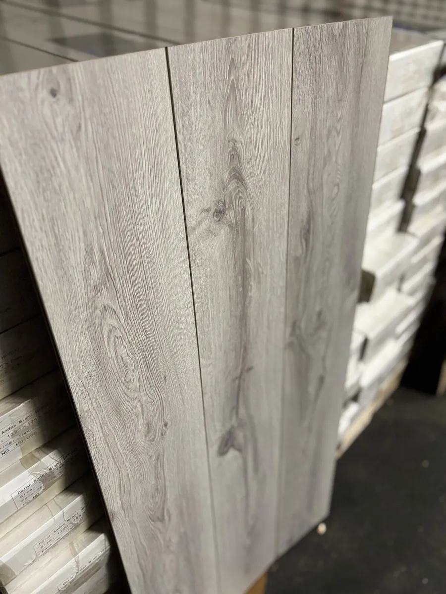 8mm Laminated Flooring Free Delivery - Image 3