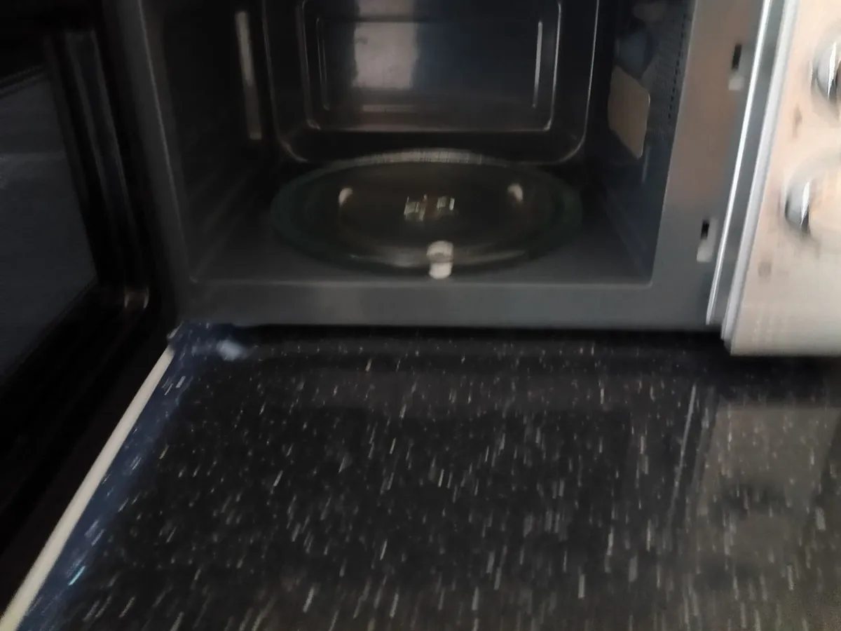 Microwave - Image 3