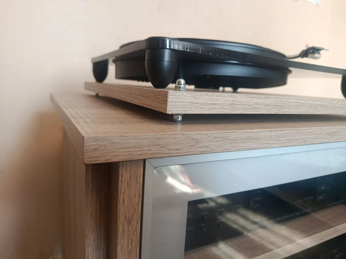 Delivery Hifi rack with LED lights - Image 4