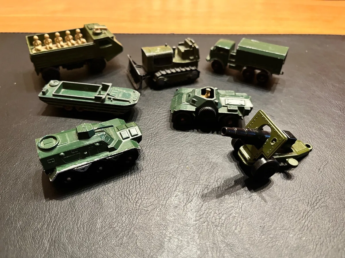 Old metal toys - Image 1