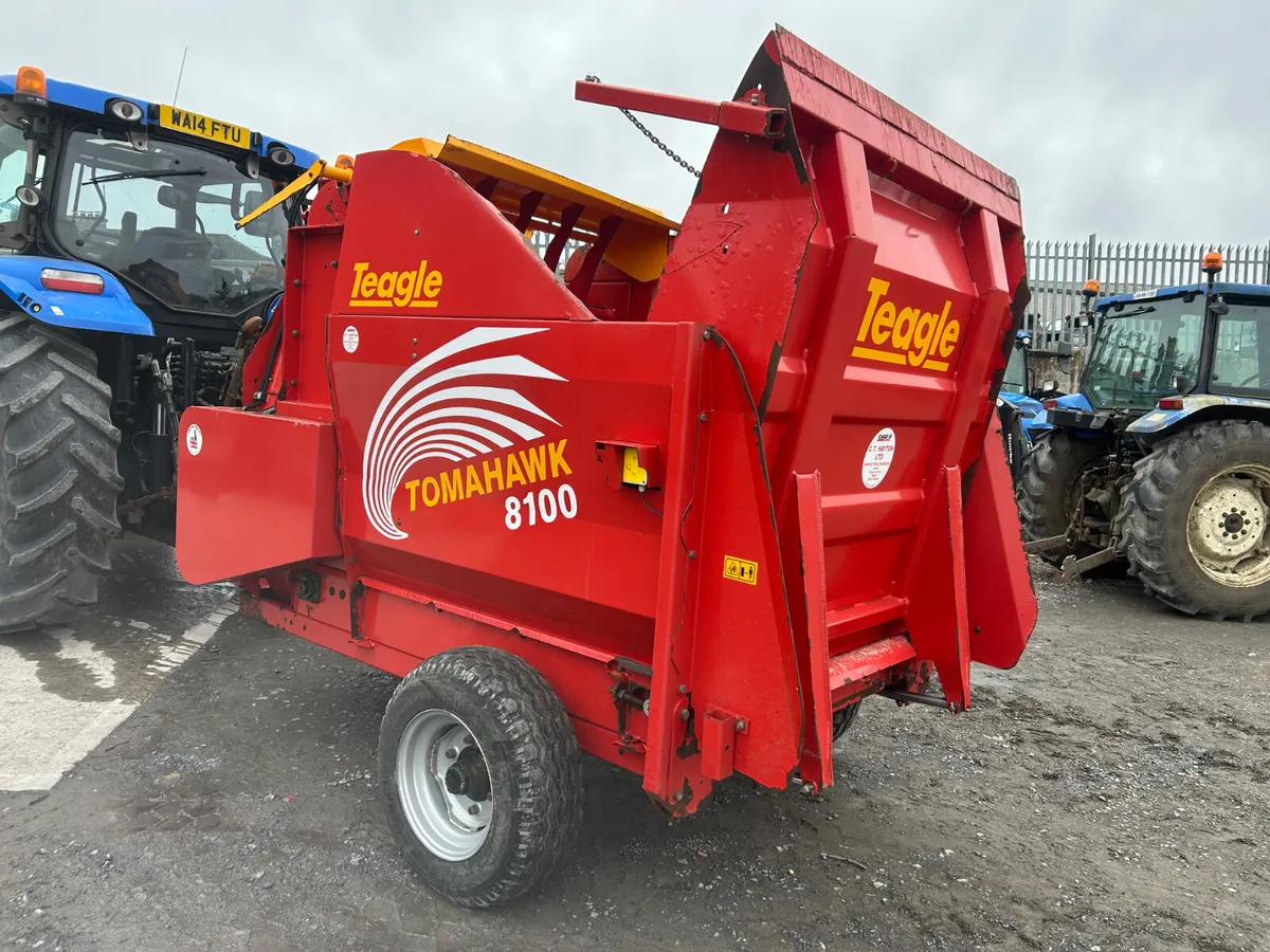 2018 Teagle 8100 Tomahawk Straw Bedder - Image 1