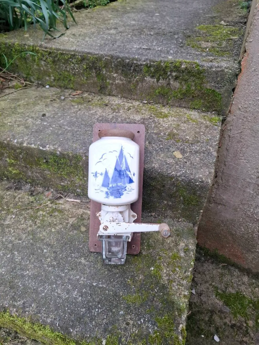 Wall coffee grinder - Image 1