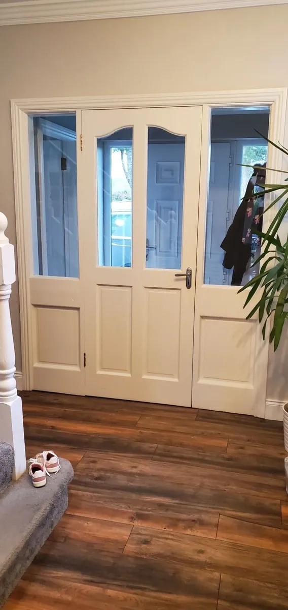 Door with side panels - Image 2