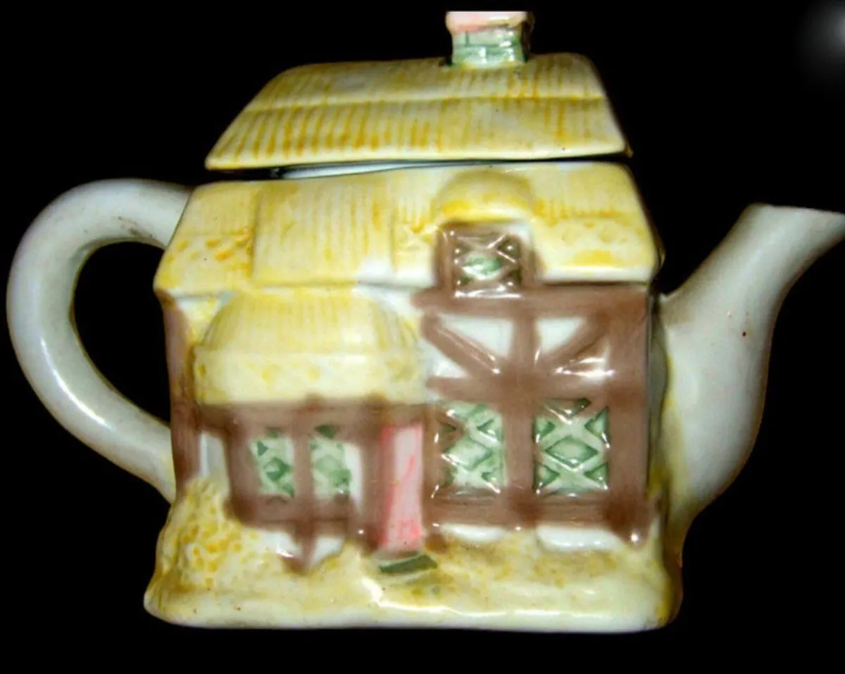 "The Cottages"  Vintage  Teapot Collection - Image 3