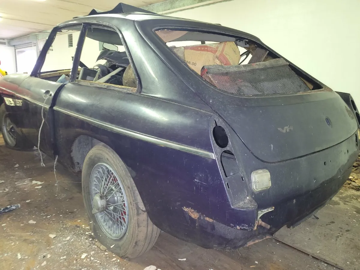1974 MGB GT V8 3.5L & V5C - Image 4