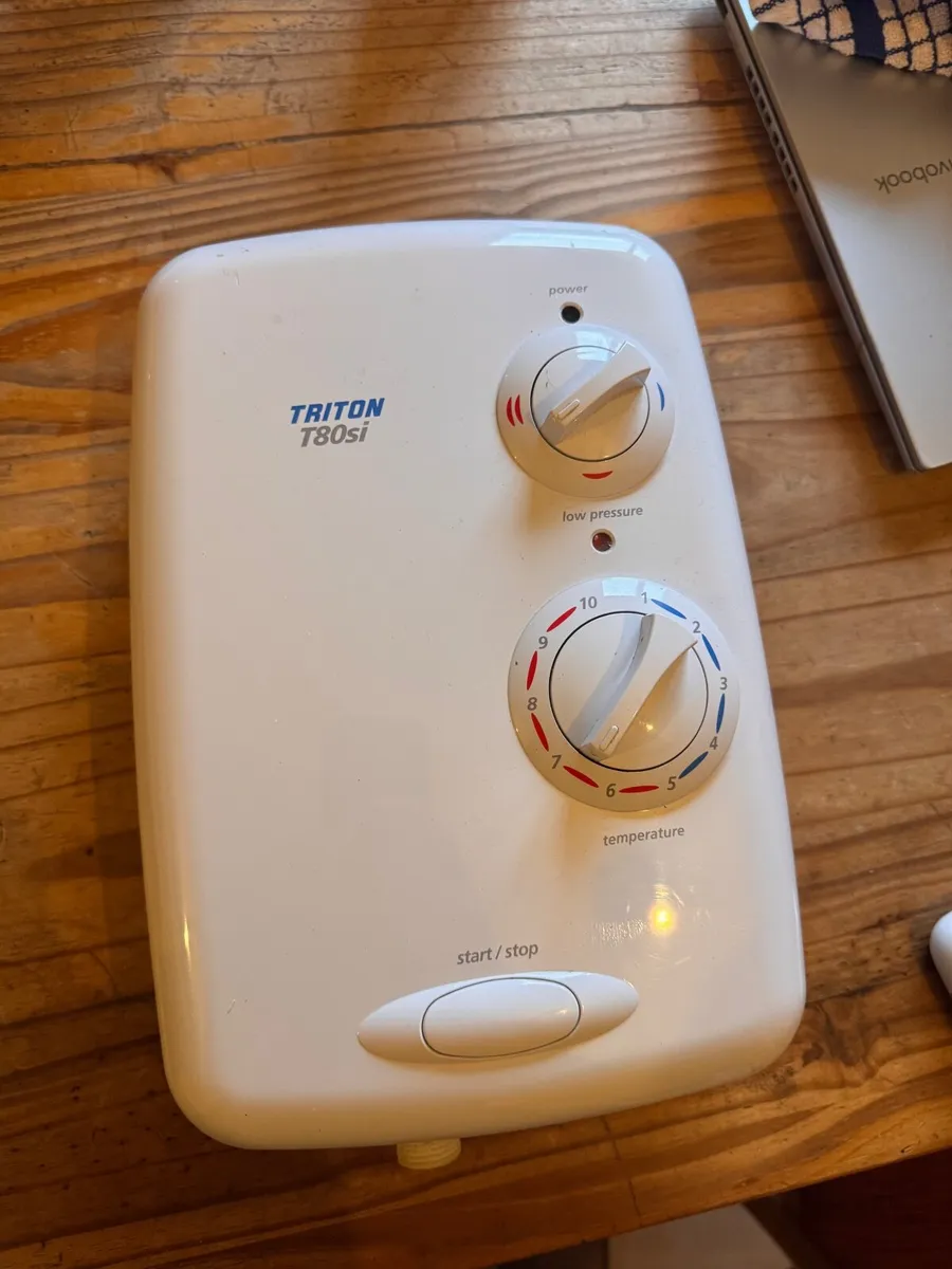 Triton T80si Electric Shower - Image 1