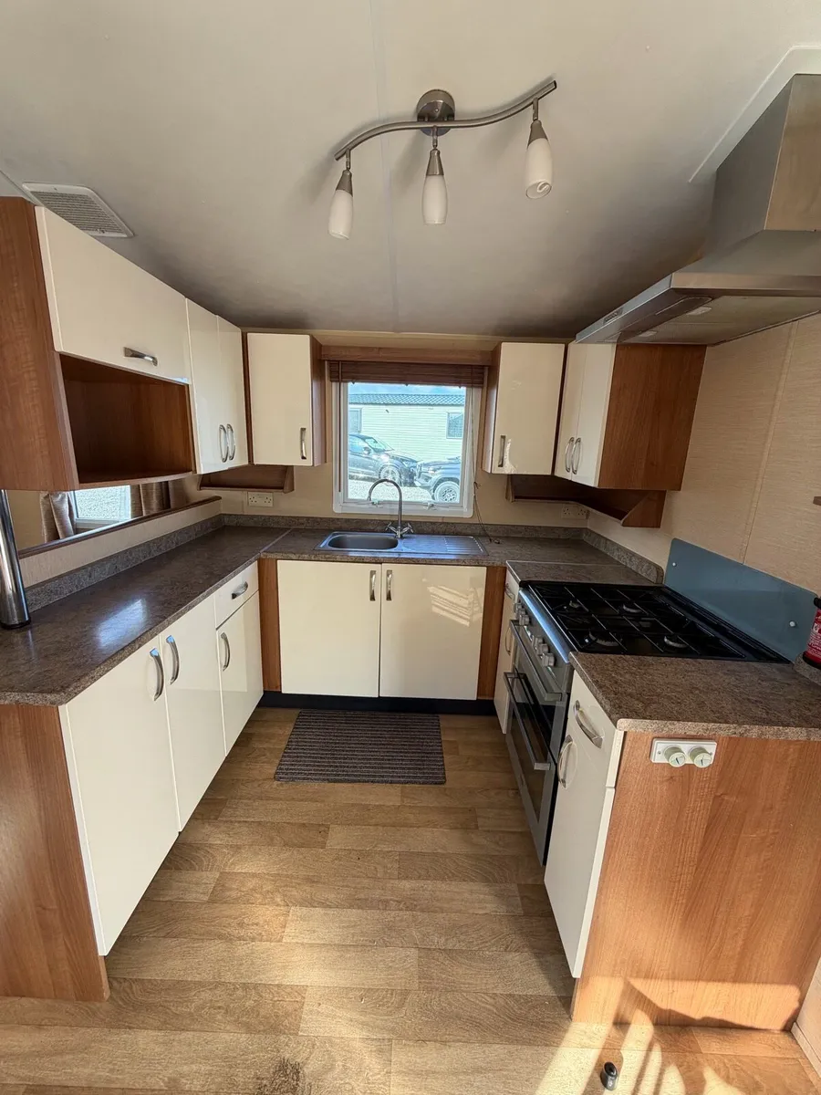 Willerby Salisbury 38 x 12 x 3 (2011) - Image 2