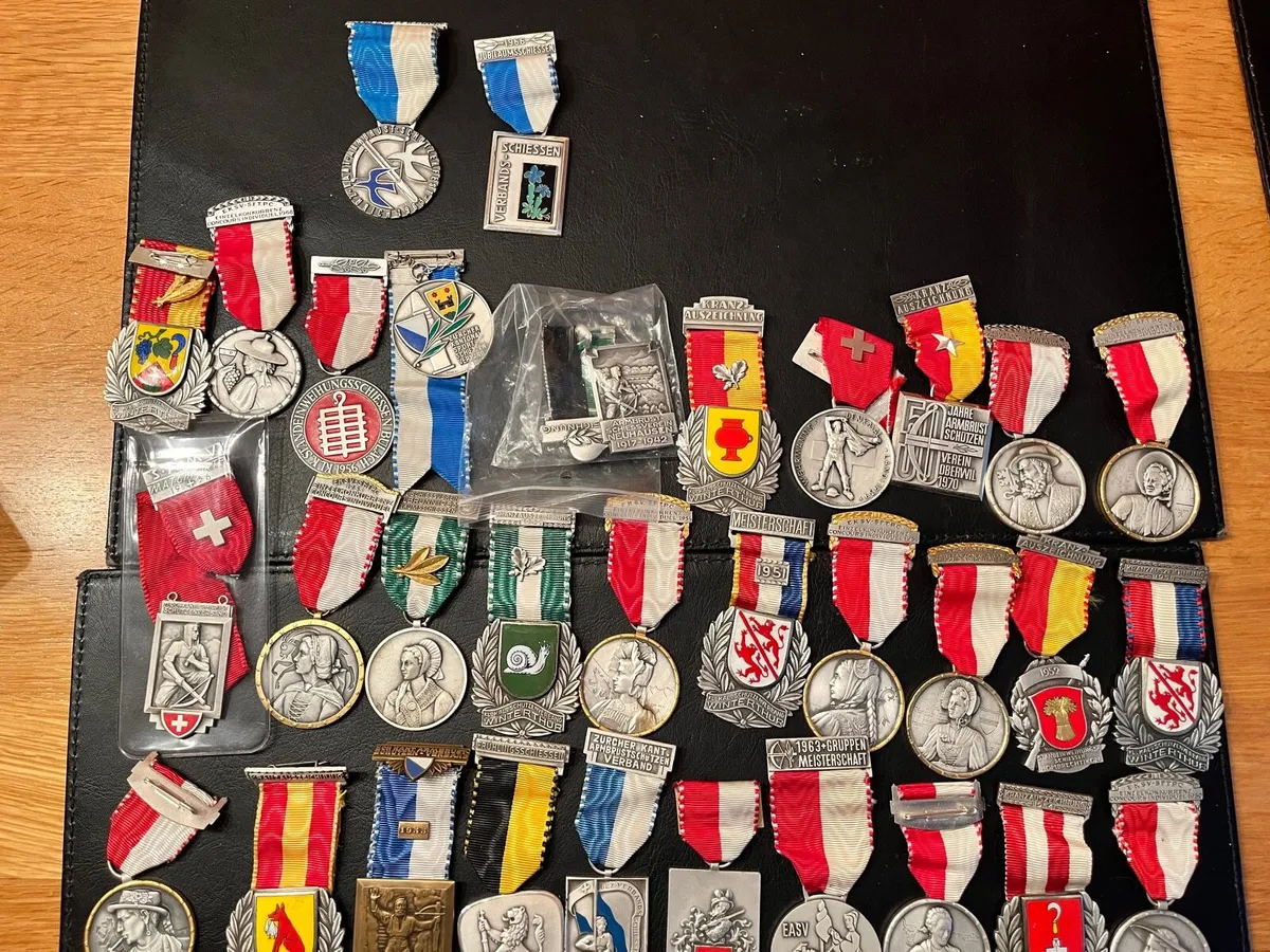Old medals - Image 3