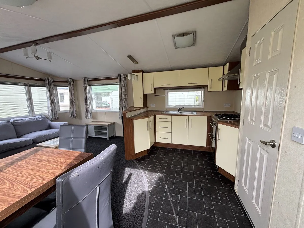 36X12 BK 3Bed, D/G&C/H,Free Delivery60 mile radius - Image 2