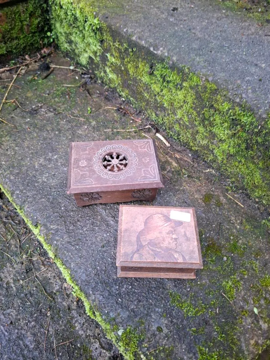 Duo brittany wood boxes possible to post - Image 1