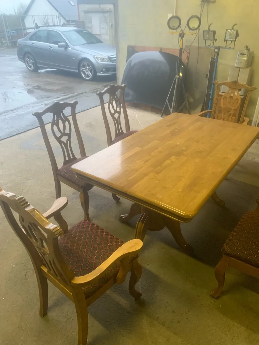 Solid Oak wood dining table & 6 chairs - Image 1