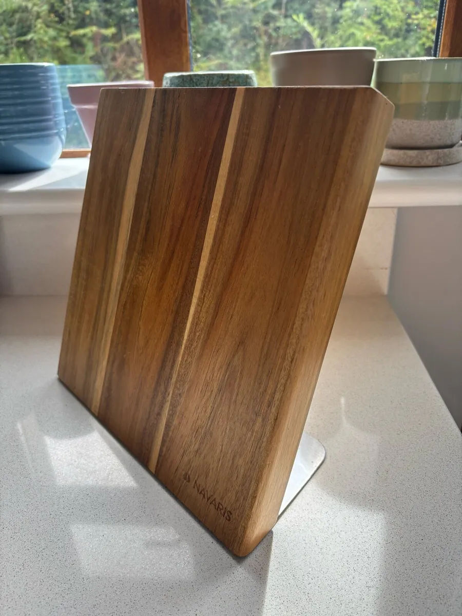 Acacia wood magnetic knife block - Image 2
