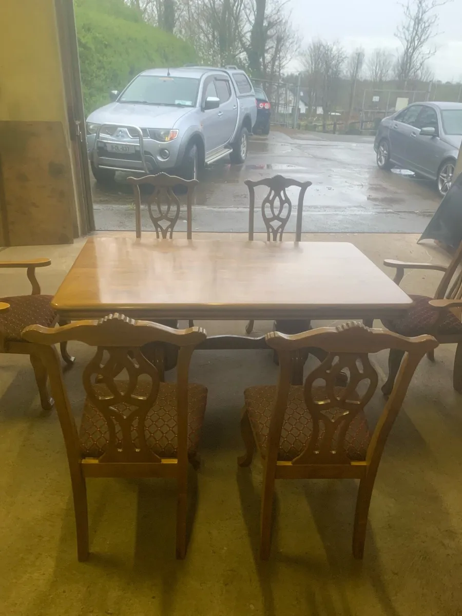 Solid Oak wood dining table & 6 chairs - Image 1
