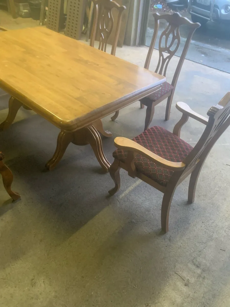 Solid Oak wood dining table & 6 chairs - Image 3