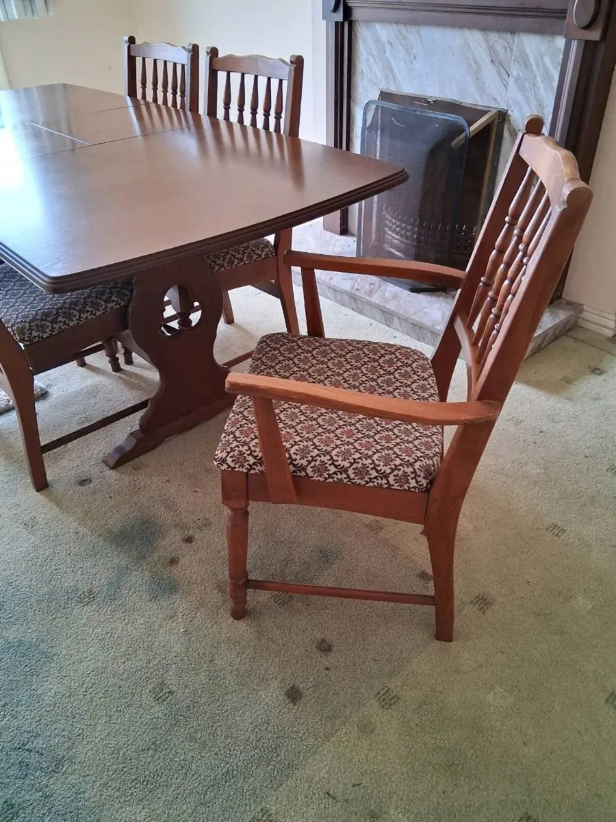 Dining table and 6 chairs - Image 4