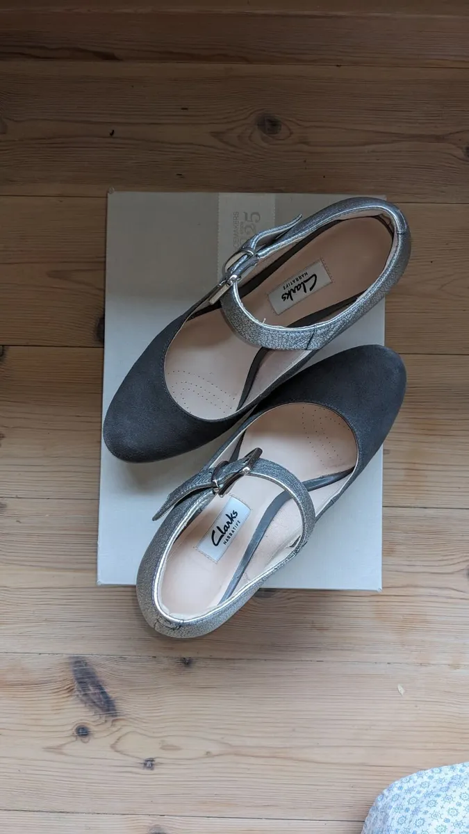 Ladies Shoes - Image 1