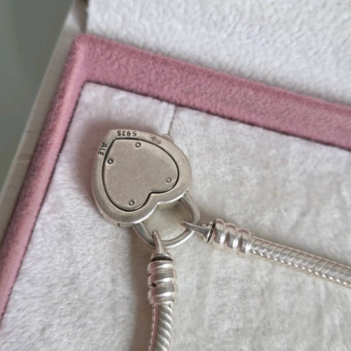 Pandora bracelet lock your promise with CZ pink - Image 4