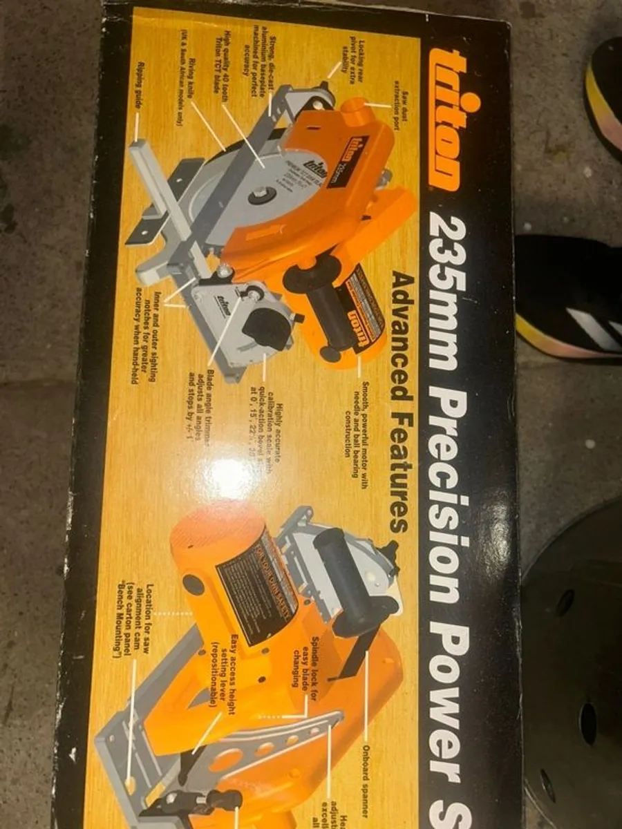 power saw and table - Image 1