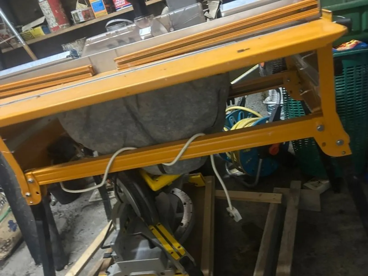 power saw and table - Image 4