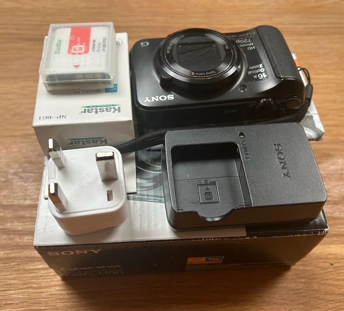 Sony Cyber-shot DSC-H90 - Charger + spare battery - Image 4