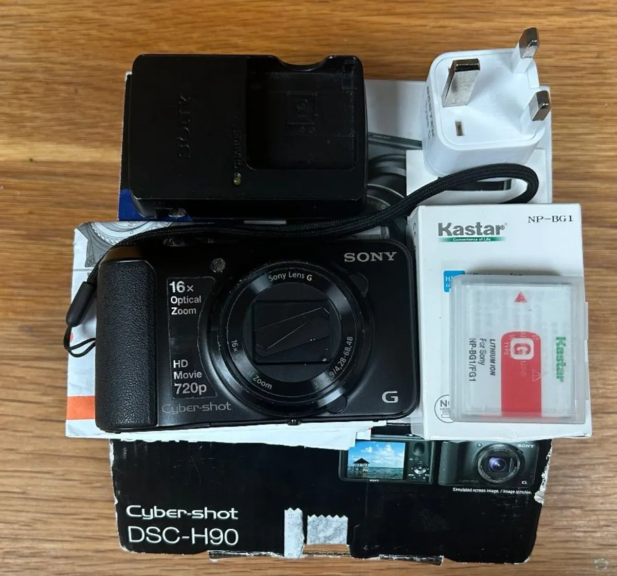 Sony Cyber-shot DSC-H90 - Charger + spare battery - Image 1