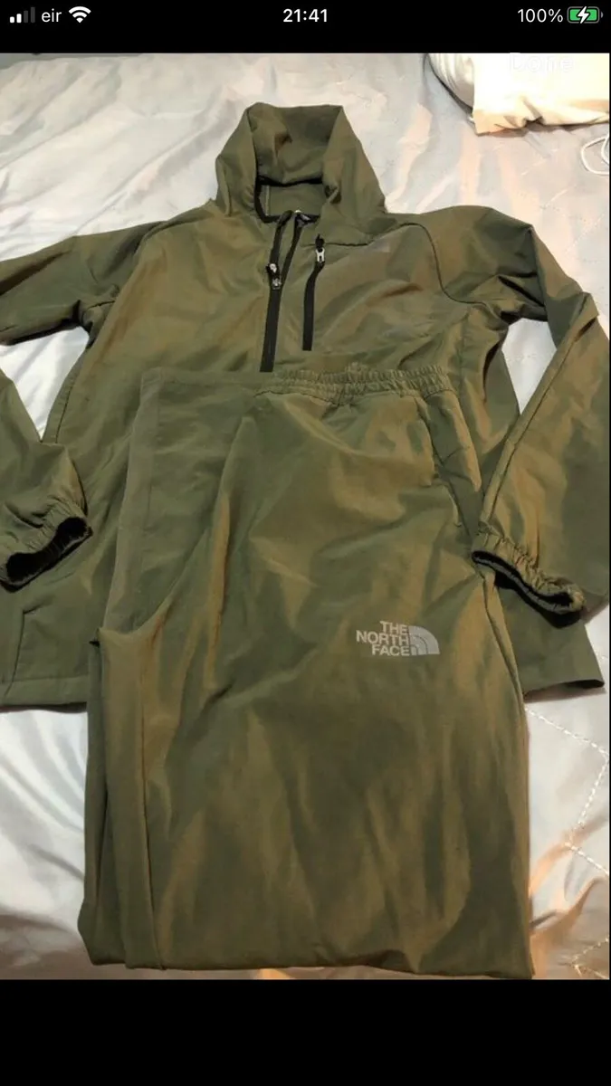 Boys northface tracksuit size XXL €30 - Image 1