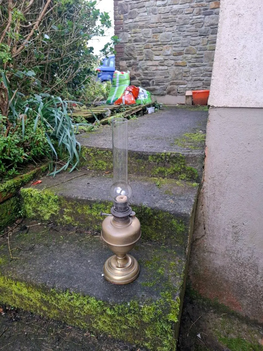 Brass oil lamp working - Image 1