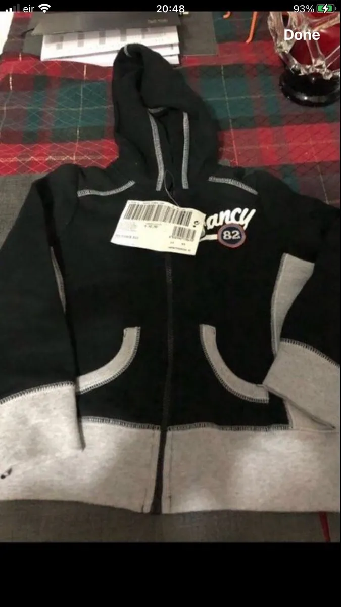 Boys BNWT Benetton hoodie age 4 €10 - Image 1
