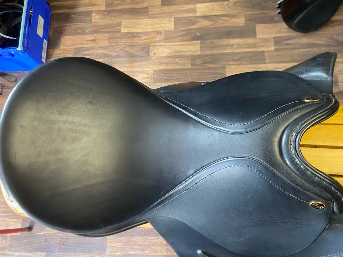 Pfiff black 16.5 Leather saddle - Image 3