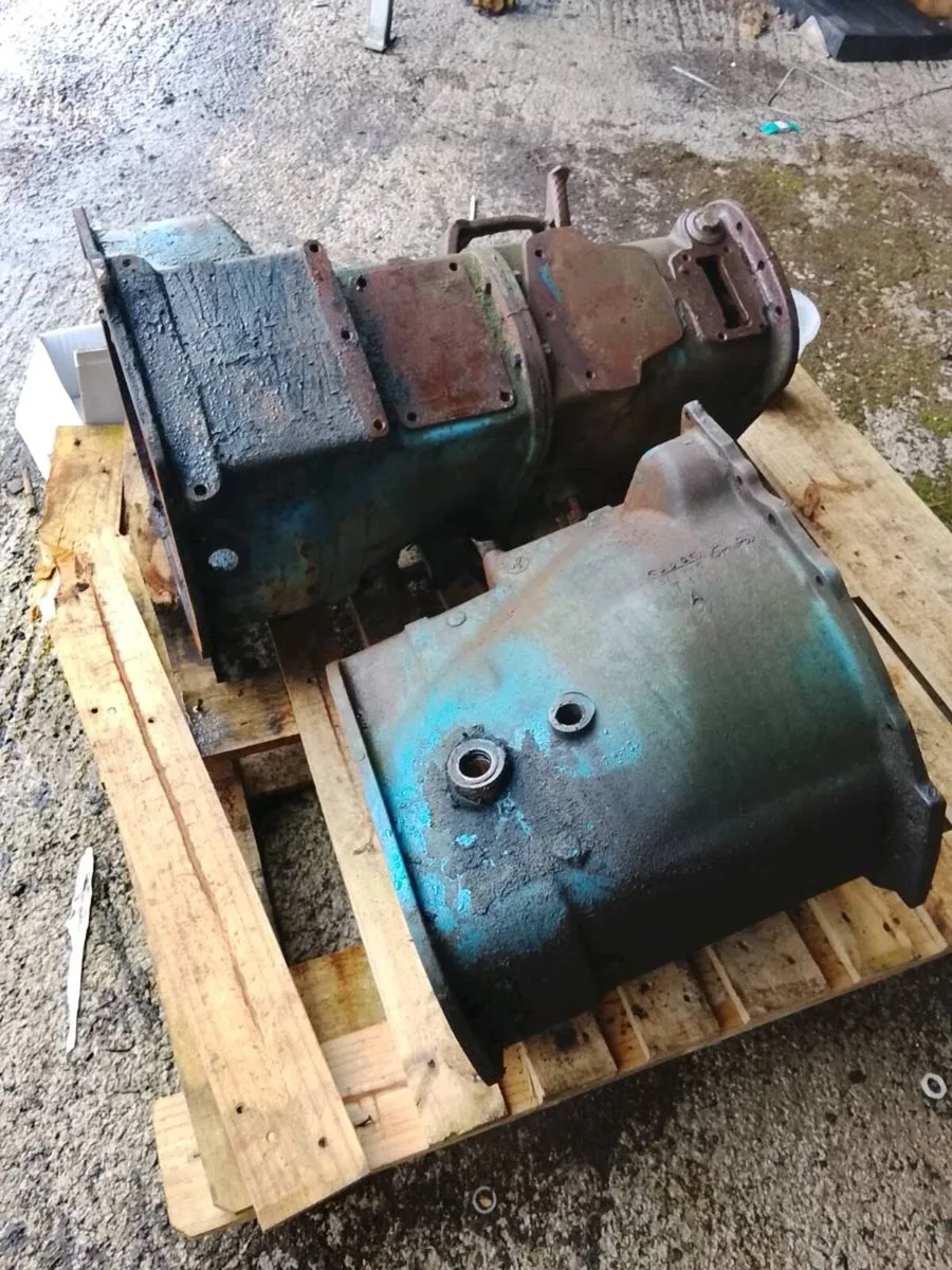 Dexta gearbox and clutch - Image 1
