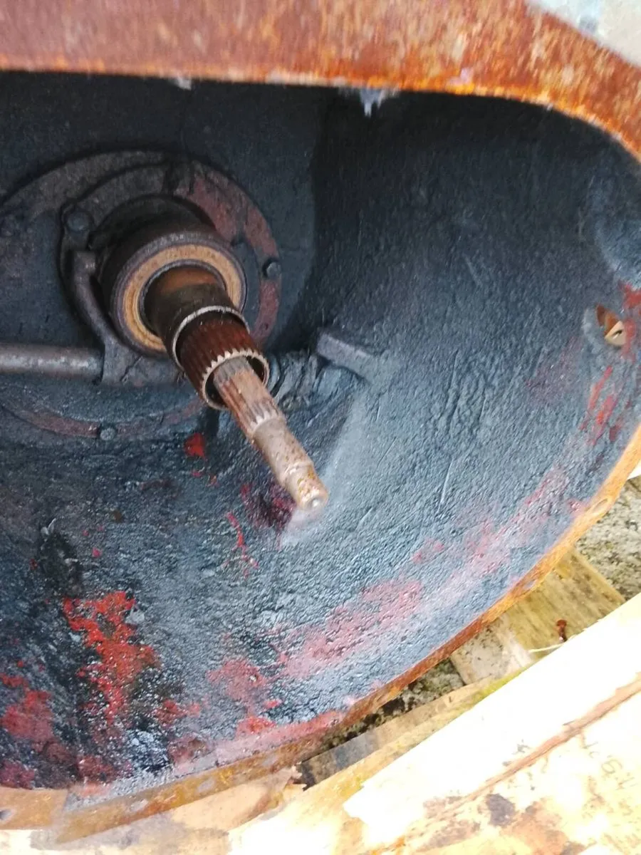 Dexta gearbox and clutch - Image 2