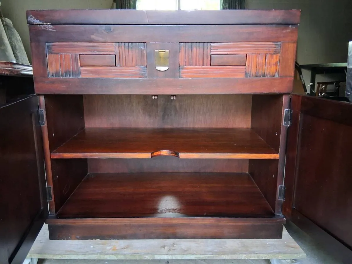 Tv stand and storage press - Image 2