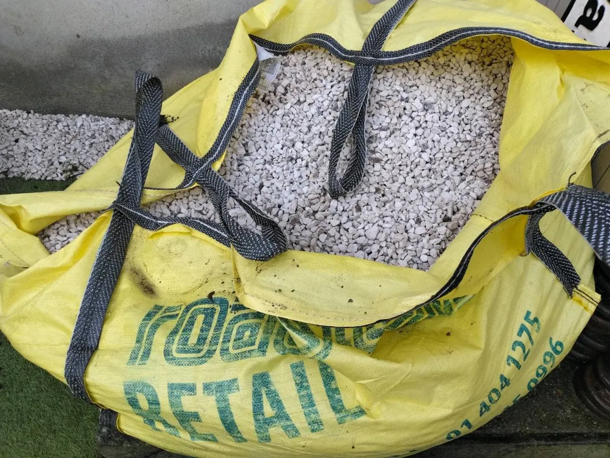 White limestone chip decorative stone - Image 1