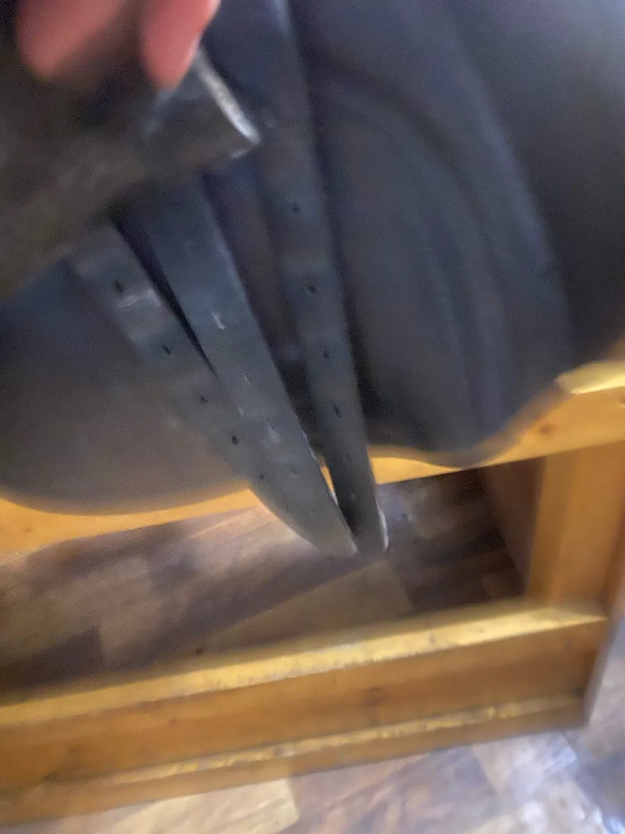 17.5-18” wide Albion Black Leather saddle - Image 3