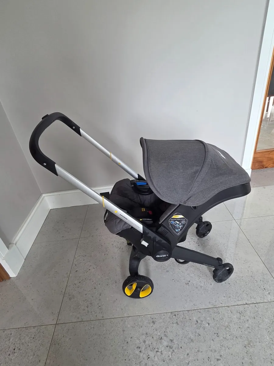 Doona carseat/buggy - Image 1