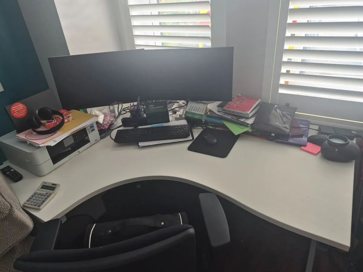 Office desk - Image 1