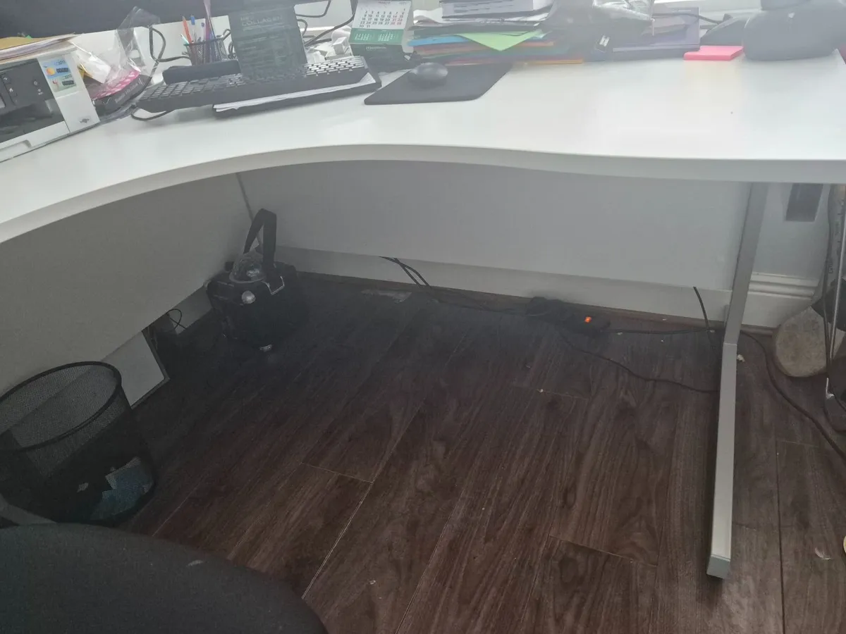 Office desk - Image 2
