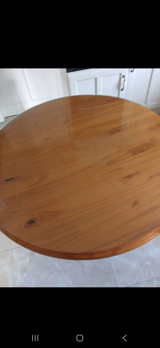 Round table with protective glass - Image 2