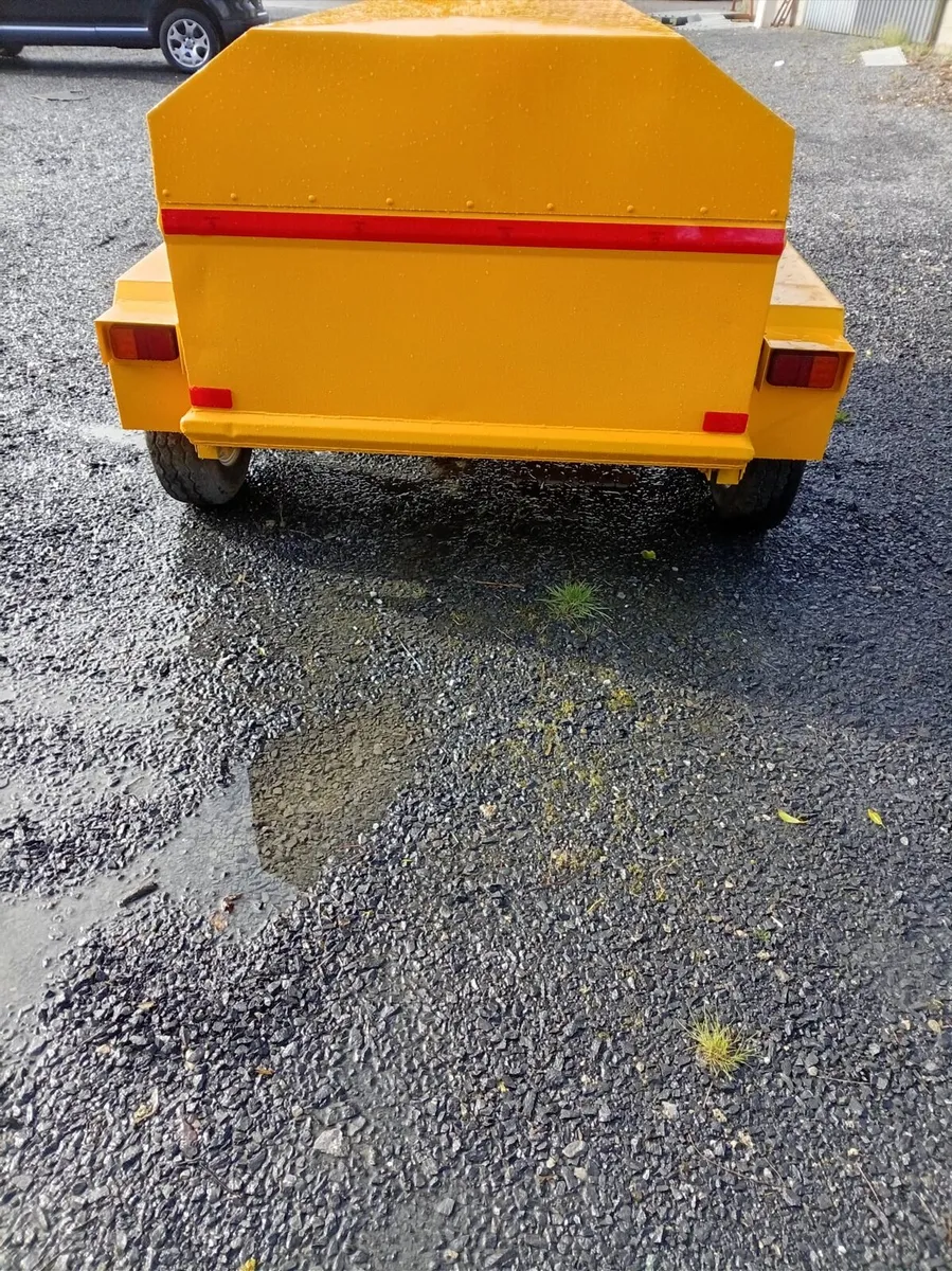 Fuel bowser - Image 2