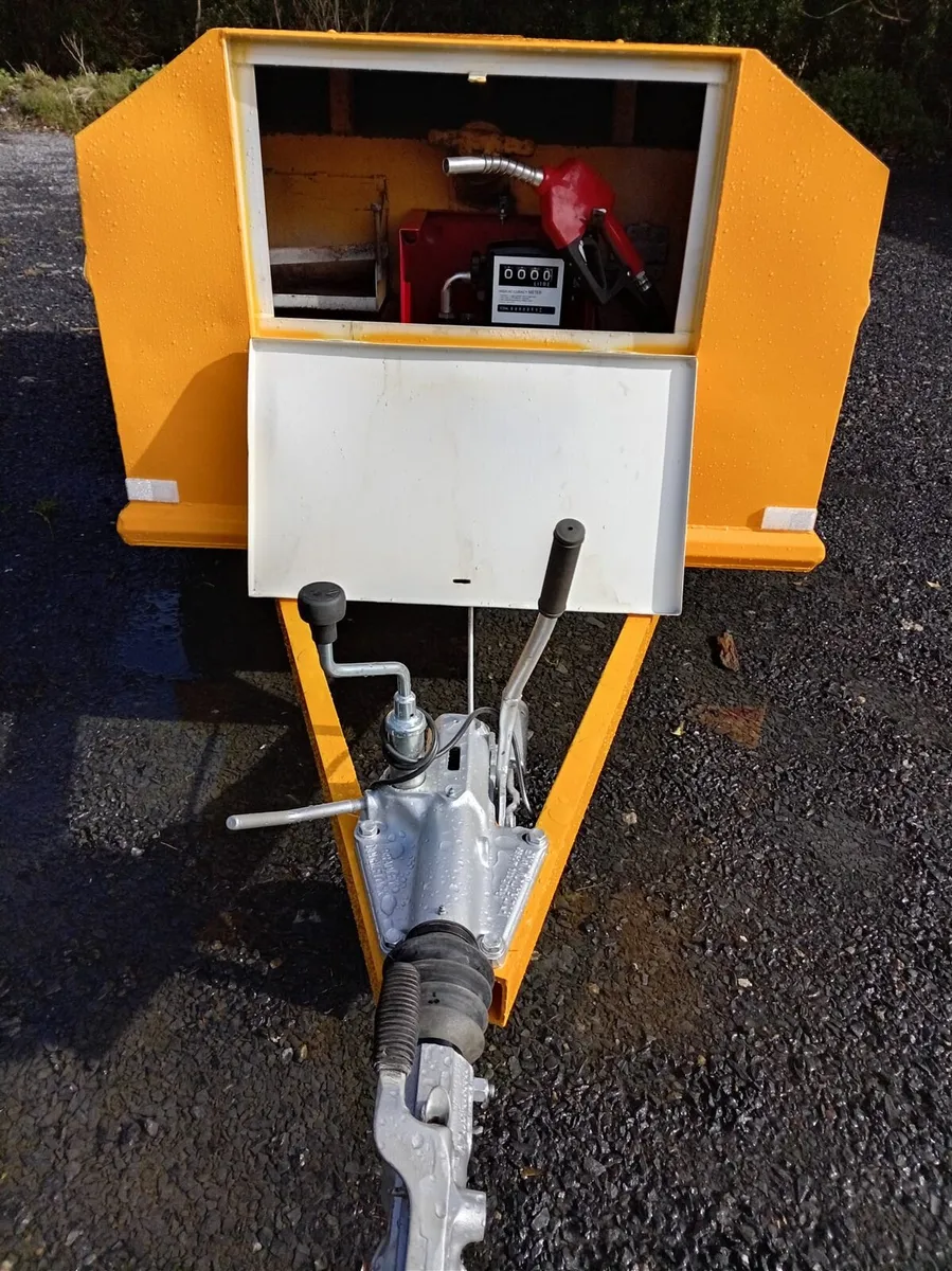 Fuel bowser - Image 4