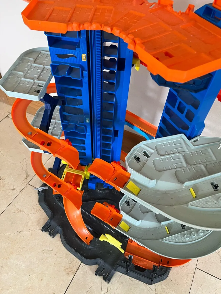Hot Wheels ultimate garage - Image 3