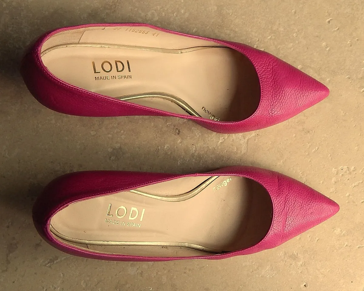 Pair of Lodi Leather Shoes, Size 8, made in Spain - Image 4