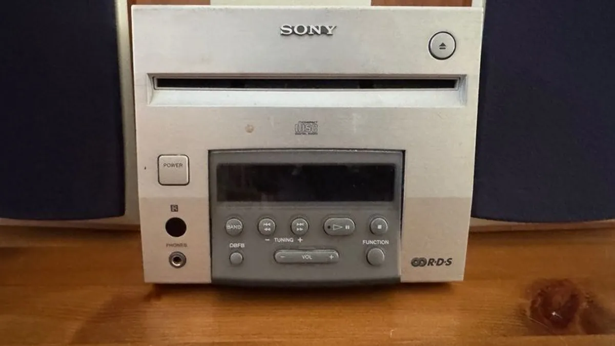 Vintage Sony CD/Radio Stereo - Image 2