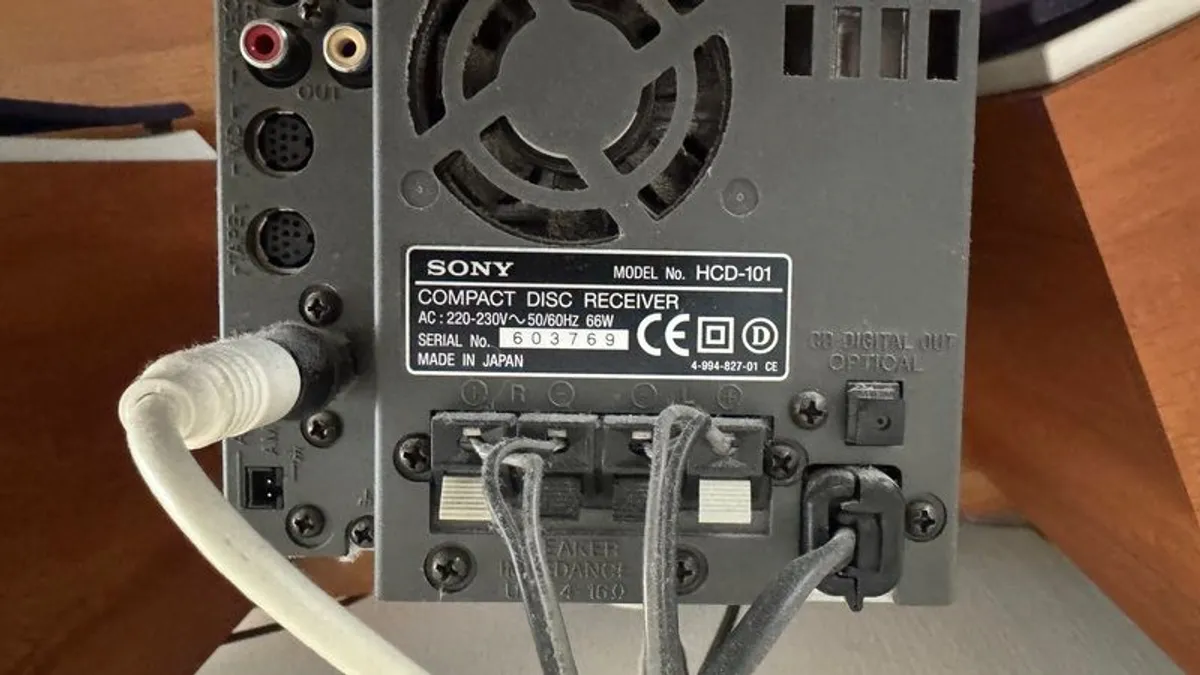 Vintage Sony CD/Radio Stereo - Image 3