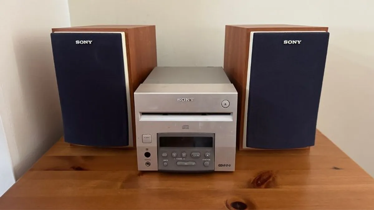 Vintage Sony CD/Radio Stereo - Image 1