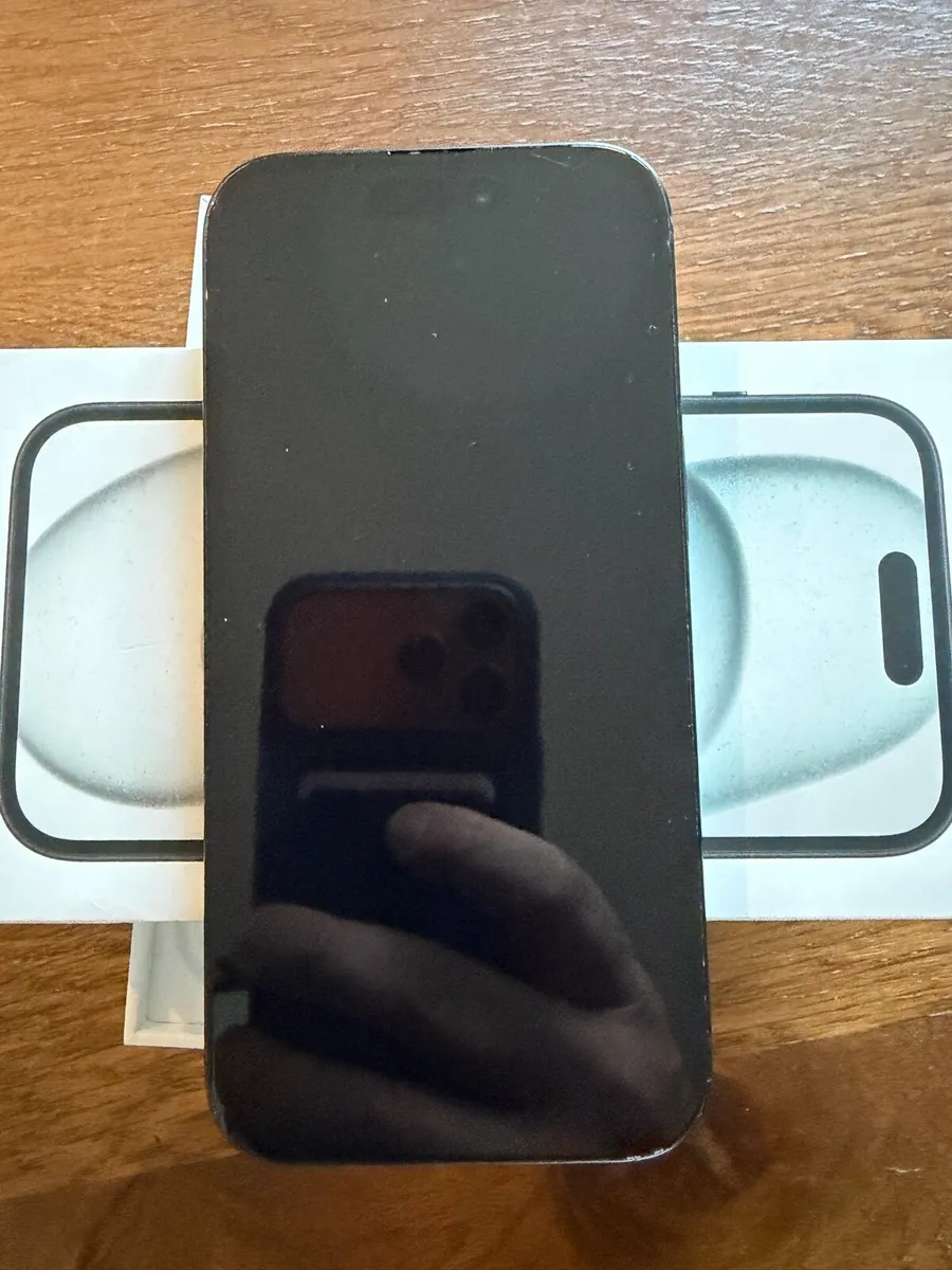 iPhone 15 - Image 1