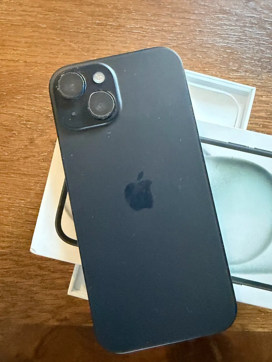 iPhone 15 - Image 2